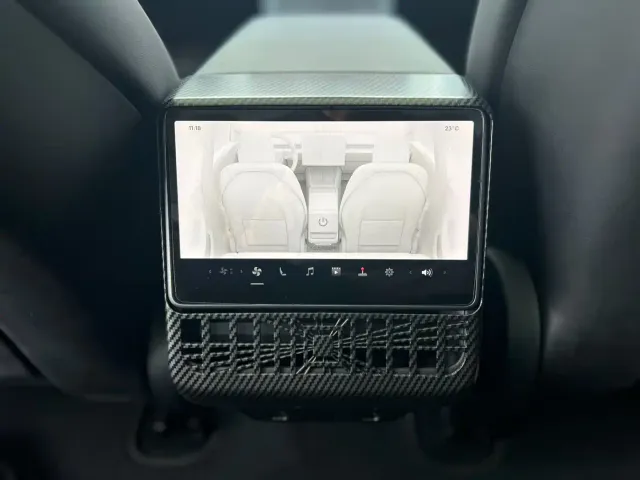 Tesla Model 3 — Фото автомобиля 8