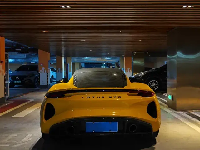 Lotus Emira — Фото автомобиля 9