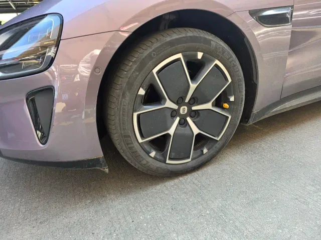 Xiaomi SU7 — Фото автомобиля 5