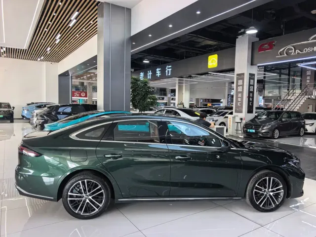 Geely Emgrand — Фото автомобиля 15