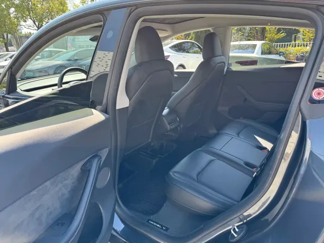 Tesla Model Y — Фото автомобиля 8