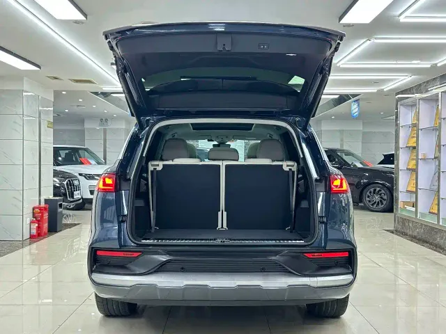 Audi Q6 — Фото автомобиля 7