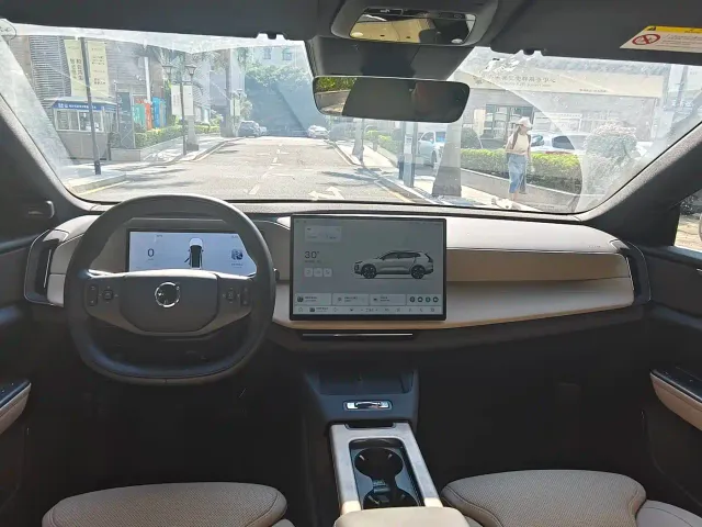 Volvo XC70 Plug-in Hybrid — Фото автомобиля 7