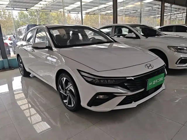 Hyundai Elantra — Фото автомобиля 3