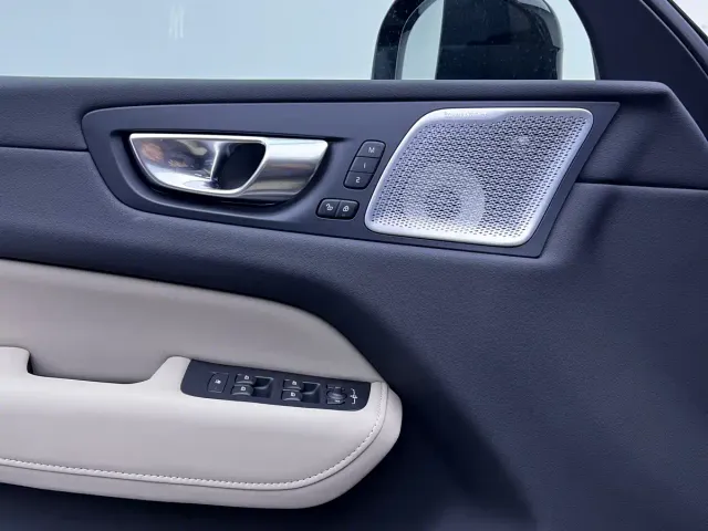 Volvo XC60 — Фото автомобиля 17