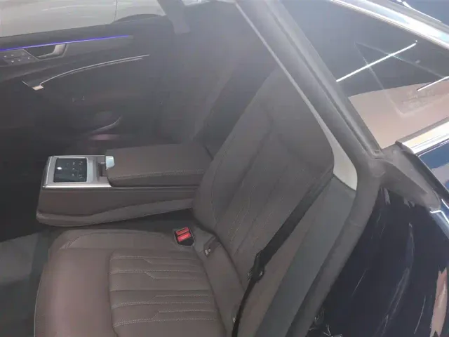 Audi A7L — Фото автомобиля 16