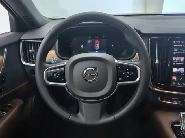 Volvo S90 — Фото автомобиля 15