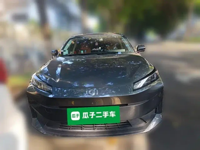 Changan Qiyuan A05 — Фото автомобиля 2