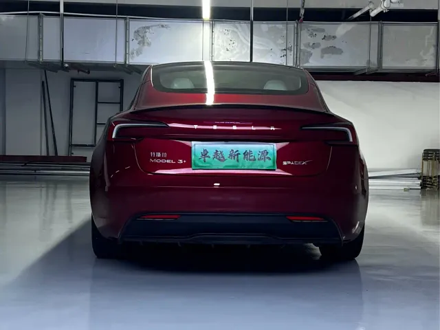 Tesla Model 3 — Фото автомобиля 11