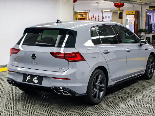 Volkswagen Golf — Фото автомобиля 21