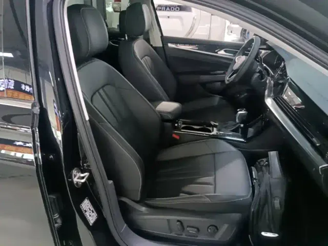 Volkswagen Passat — Фото автомобиля 15