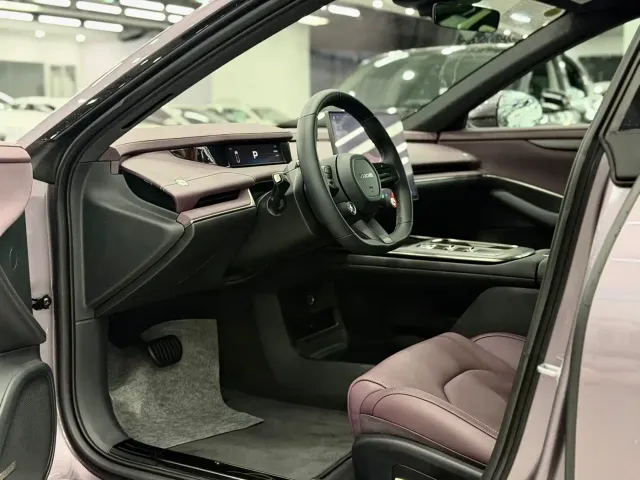 Xiaomi SU7 — Фото автомобиля 8