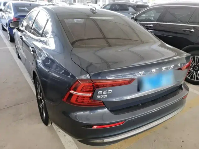 Volvo S60 — Фото автомобиля 4