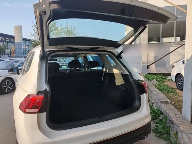 Volkswagen Tiguan L — Фото автомобиля 18