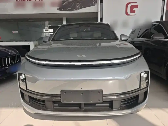 Li Auto L8 — Фото автомобиля 2