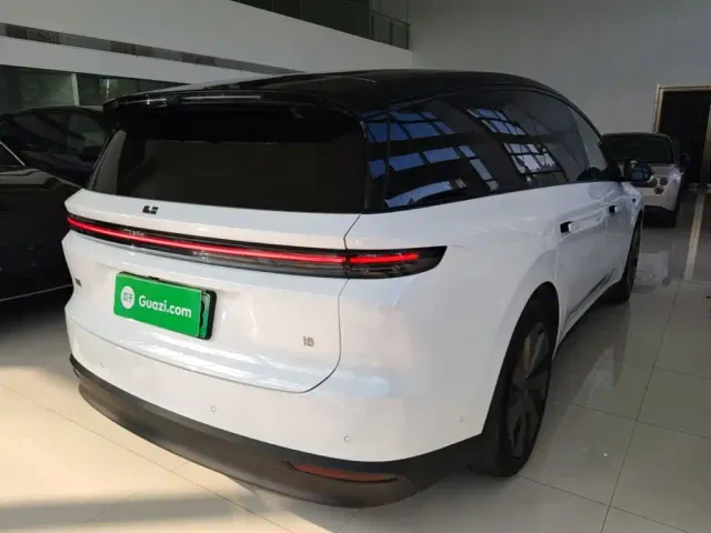 Li Auto i8 — Фото автомобиля 6