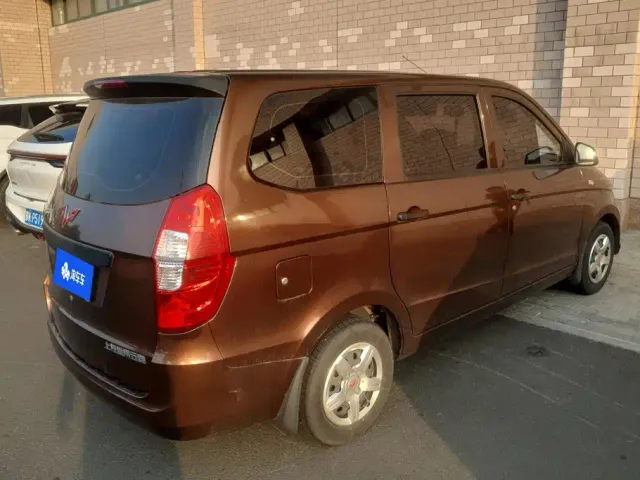 Wuling Hongguang — Фото автомобиля 3