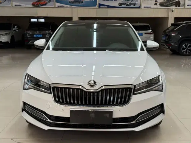 Skoda Superb — Фото автомобиля 2