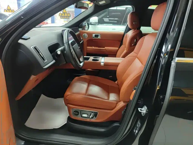 Li Auto L8 — Фото автомобиля 10