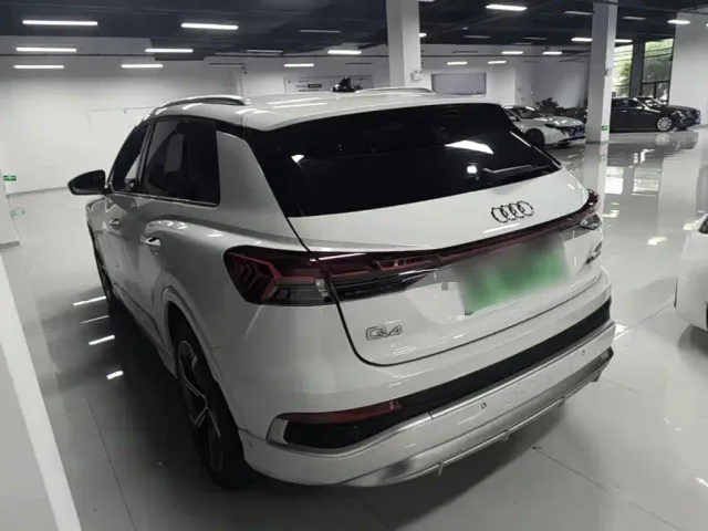 Audi Q4 e-tron — Фото автомобиля 4
