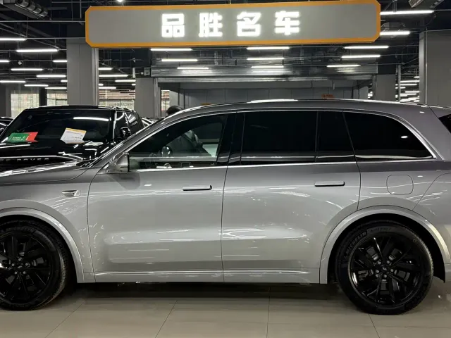 Li Auto L8 — Фото автомобиля 4