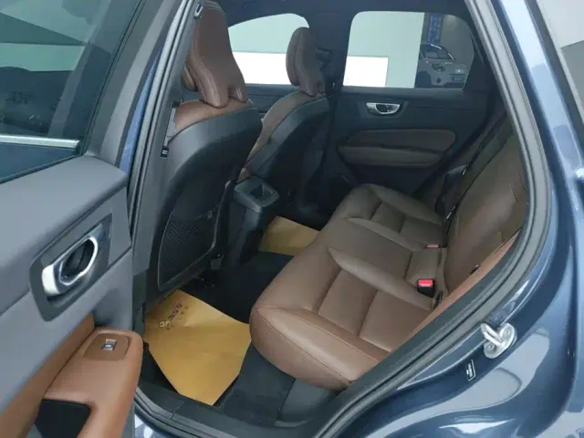 Volvo XC60 — Фото автомобиля 11