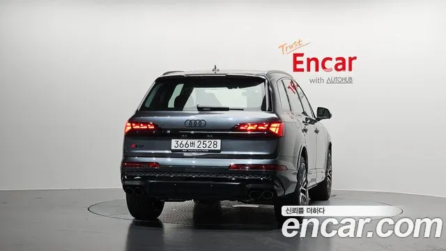 Audi SQ7 — Фото автомобиля 4