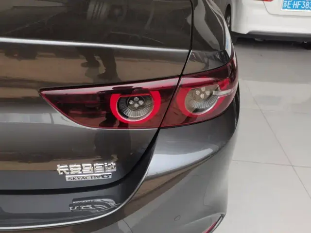 Mazda Axela — Фото автомобиля 7