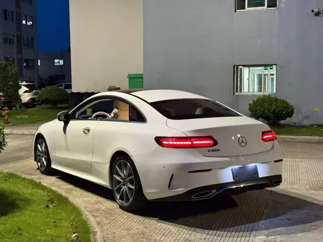 Mercedes-Benz E-Class — Фото автомобиля 8