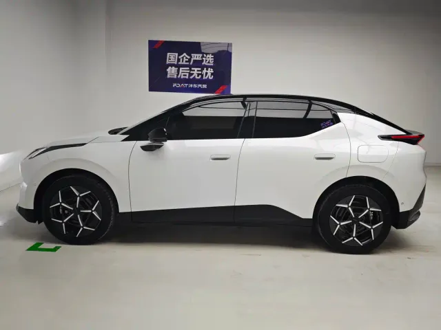Lynk & Co Z20 — Фото автомобиля 9