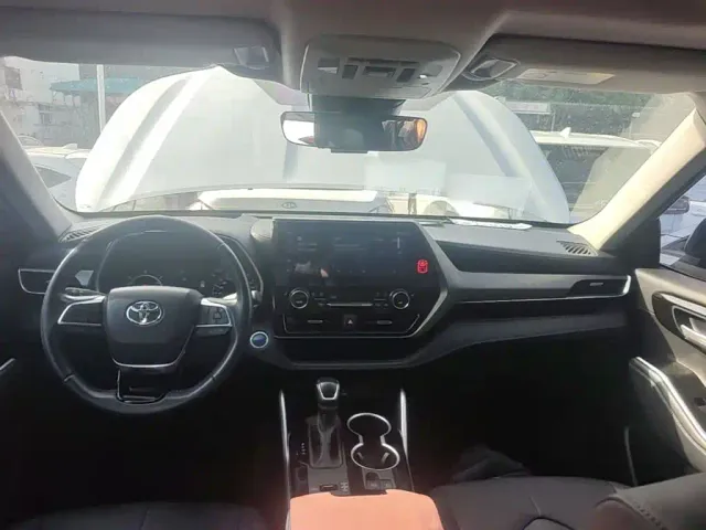 Toyota Highlander — Фото автомобиля 9