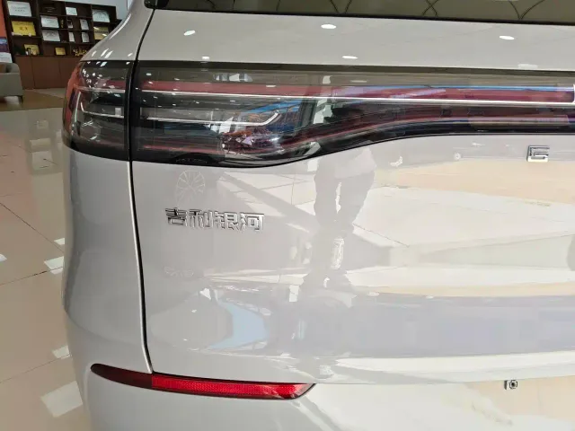 Geely Galaxy E5 — Фото автомобиля 16