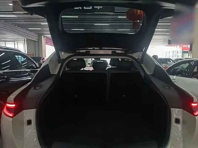 IM Motors LS6 — Фото автомобиля 18