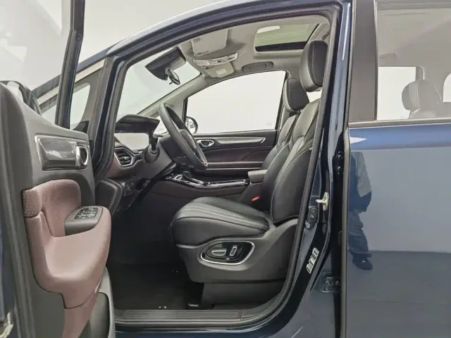 GAC Trumpchi M6 — Фото автомобиля 10