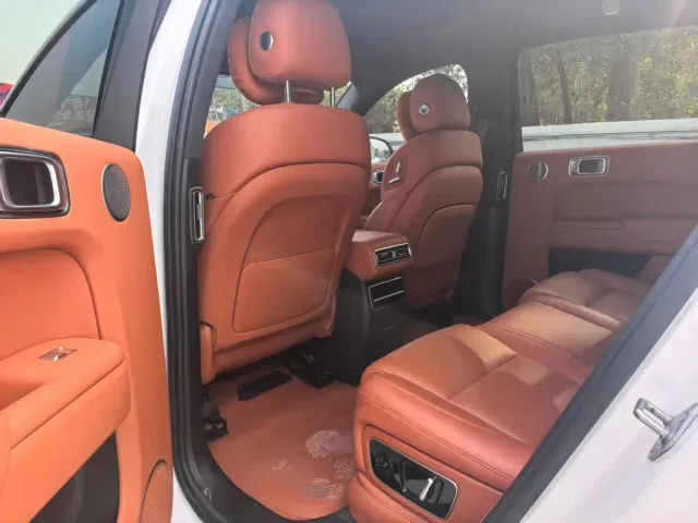 Li Auto L7 — Фото автомобиля 5