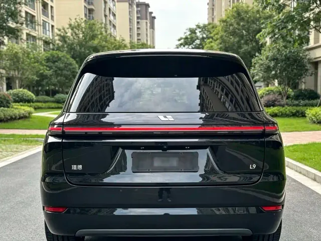 Li Auto L9 — Фото автомобиля 5