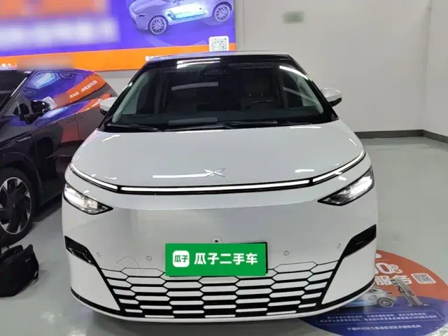 Xpeng X9 — Фото автомобиля 2