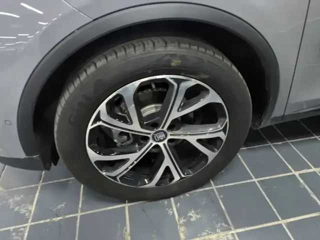 BYD Tang — Фото автомобиля 6