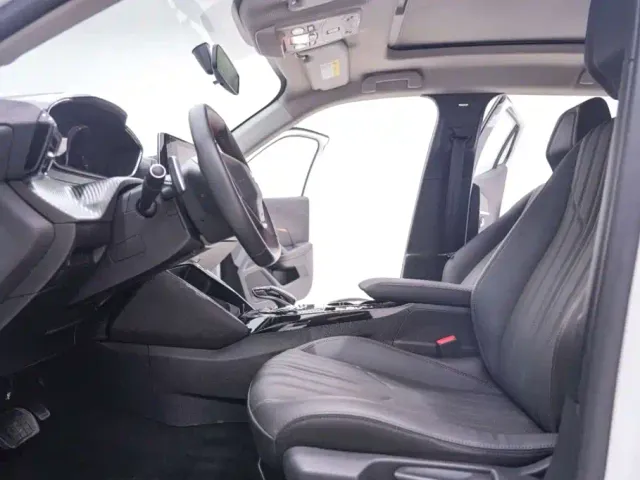 Peugeot 2008 — Фото автомобиля 24