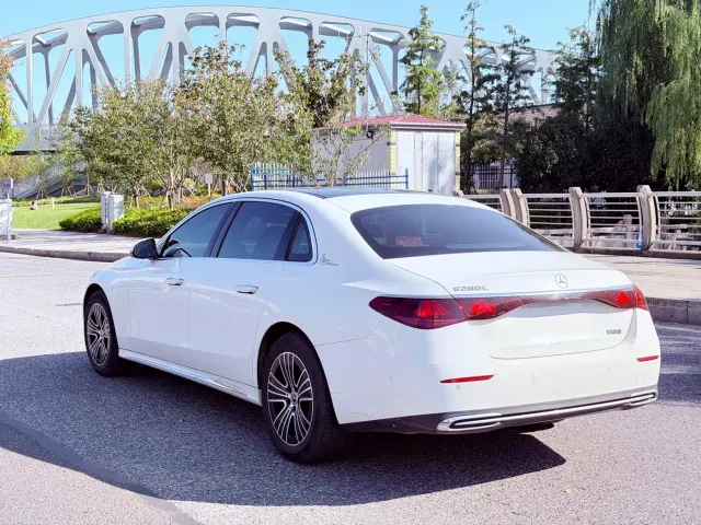 Mercedes-Benz E-Class — Фото автомобиля 5