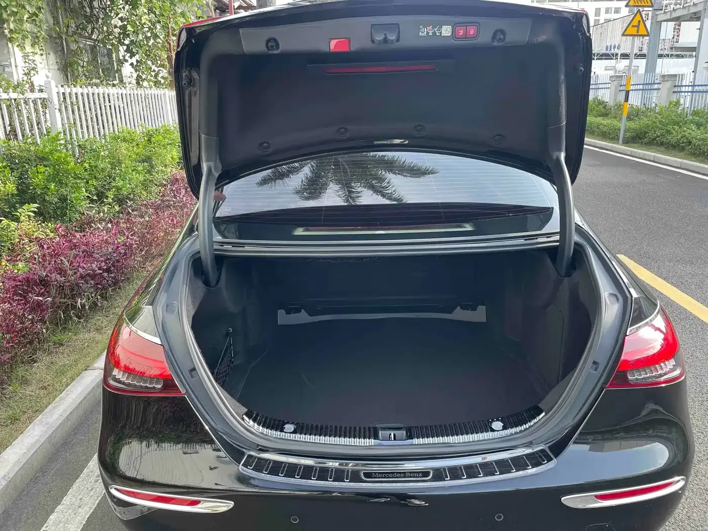 Mercedes-Benz Mercedes-Benz E-Class 2023 Facelift E 300 L Fashion — Фото автомобиля 14