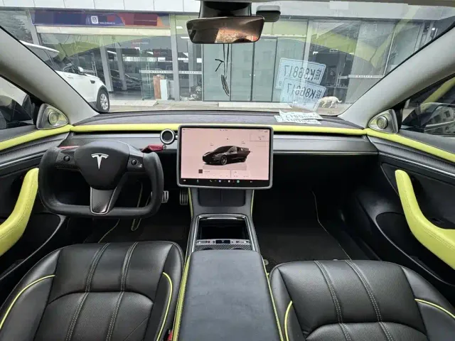 Tesla Model 3 — Фото автомобиля 6