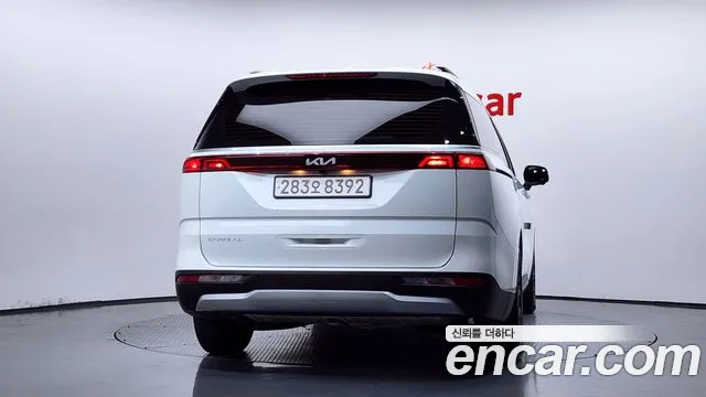 Kia Carnival Generation 4 — Фото автомобиля 4