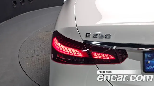 Mercedes-Benz E-Class — Фото автомобиля 18