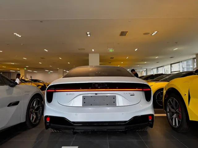 Lotus Emeya — Фото автомобиля 5