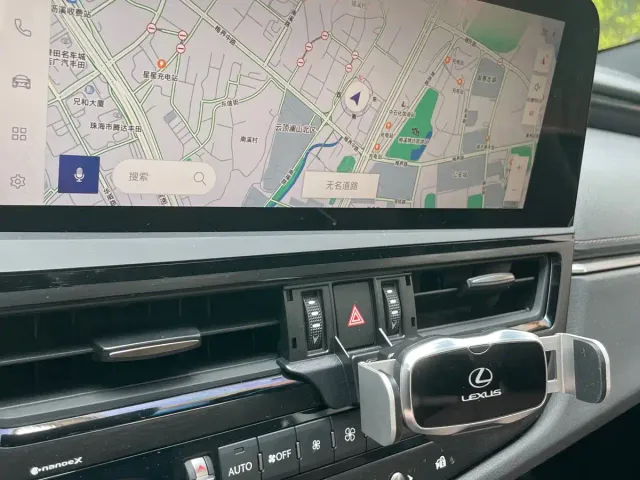 Lexus ES — Фото автомобиля 12