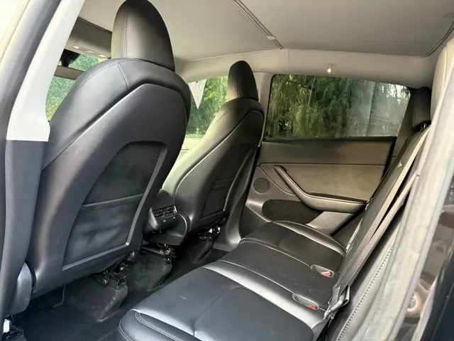 Tesla Model Y — Фото автомобиля 13