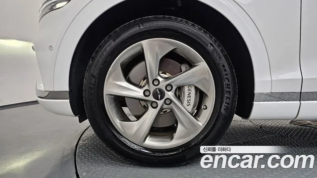 Genesis GV70 2.5T Бензин AWD — Фото автомобиля 4