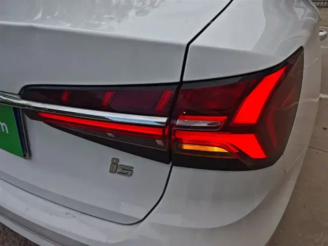 Roewe i5 — Фото автомобиля 7
