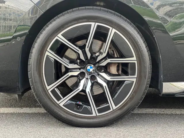 BMW 7 Series — Фото автомобиля 8